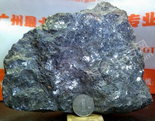 探索銀白色金屬礦石 常見(jiàn)種類(lèi)與鑒別指南