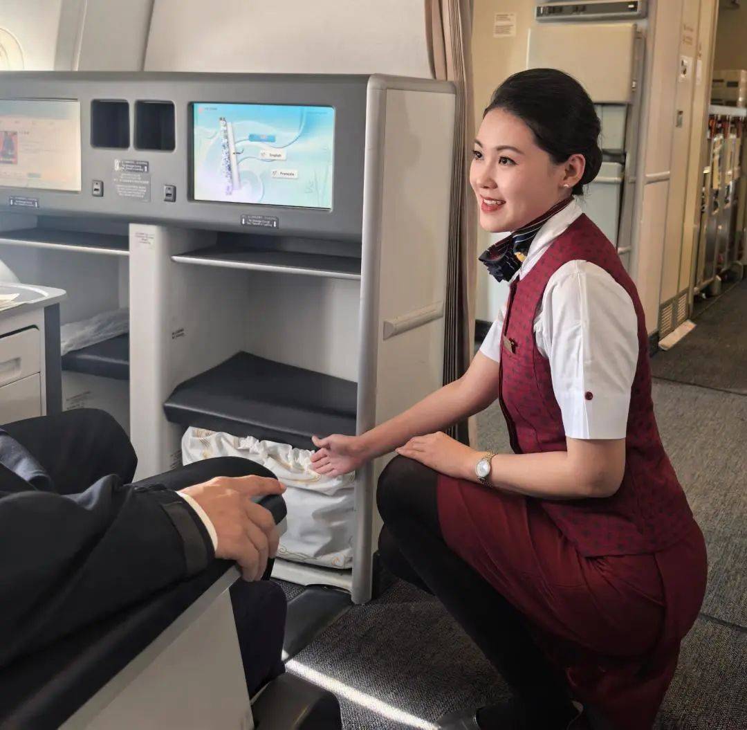 國航推出“愛心隨行”服務系列產品，禮儀服務引領航空新風尚